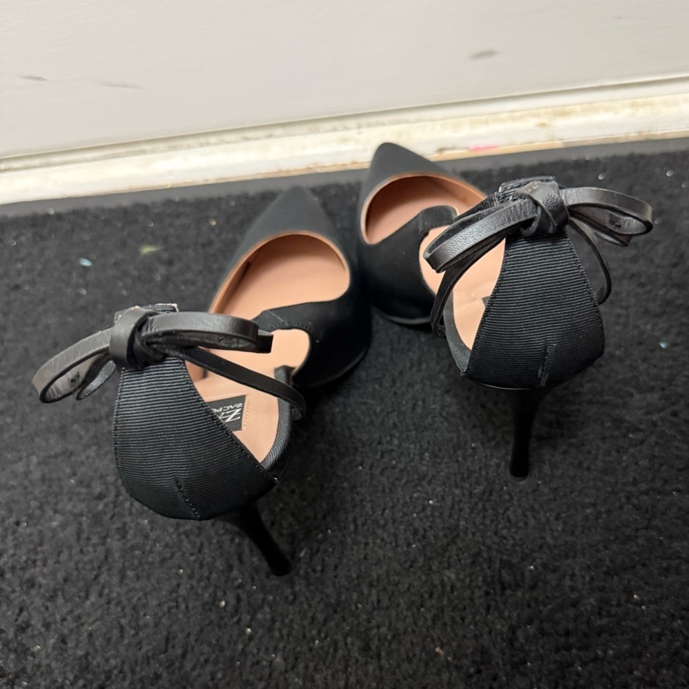 Women’s Zac Posen Black Stiletto HighHeels Bow 8.5 Wedding Guest Party Holiday - Picture 4 of 6